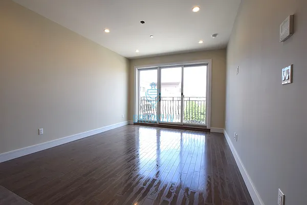 Rented by null | media 33