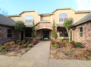 2556 E Turtle Creek Dr, Fayetteville, AR 72701