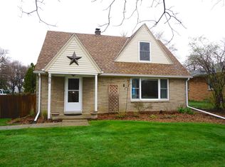 1928 W Mill Rd, Glendale, WI 53209