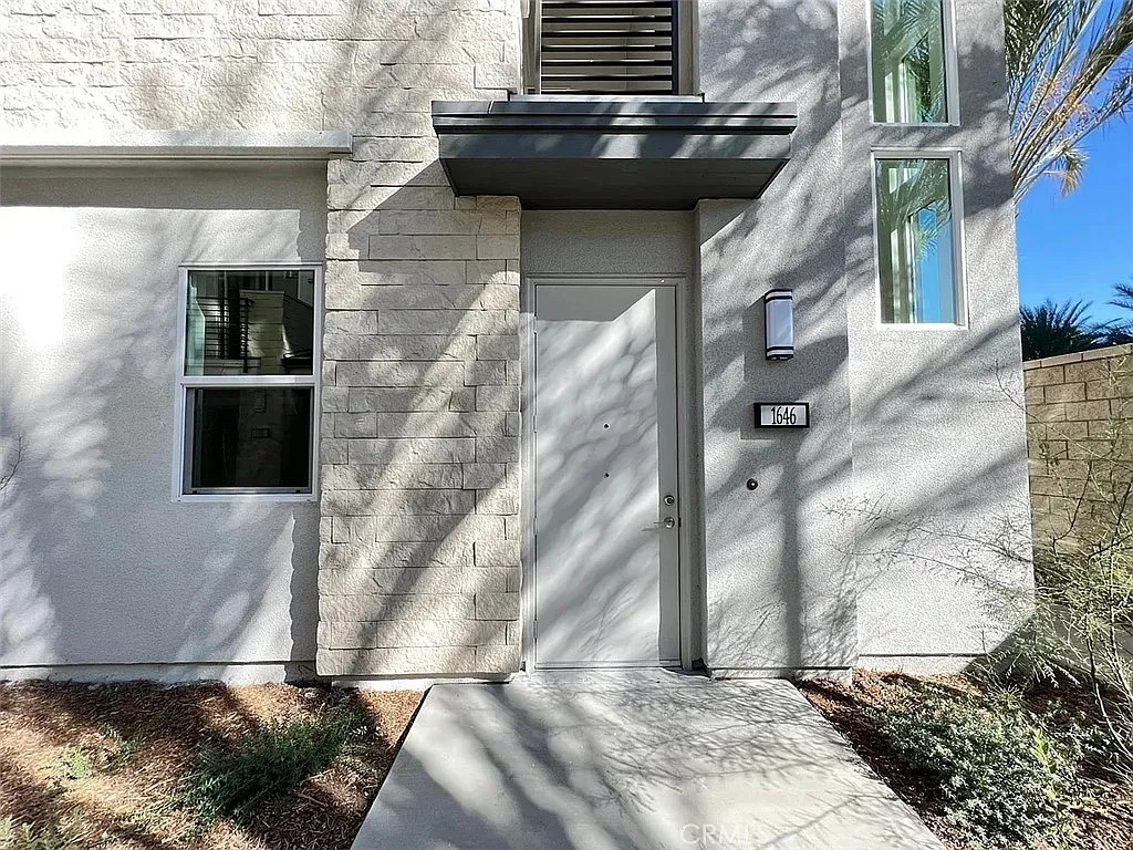 3 bed, 1582 sqft, $4,000 — Photo 1