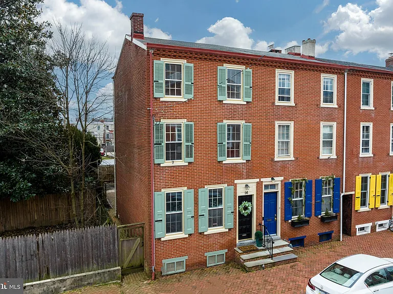 16 W Miner St — Photo 1