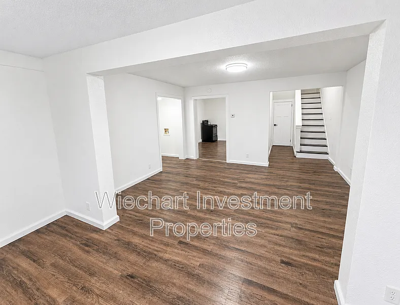 3 bed, 1.0 bath, 1444 sqft, $1,100 — Photo 2