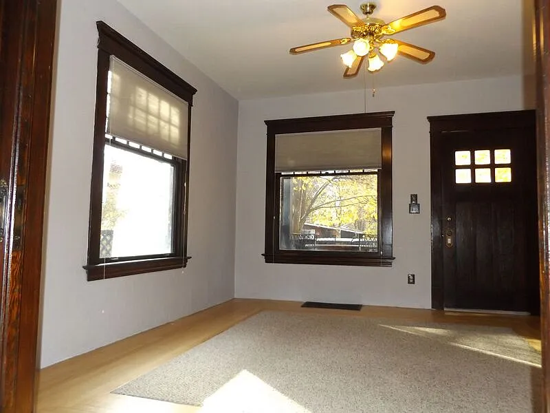 2 bed, 1.0 bath, 1392 sqft, $2,301 — Photo 4