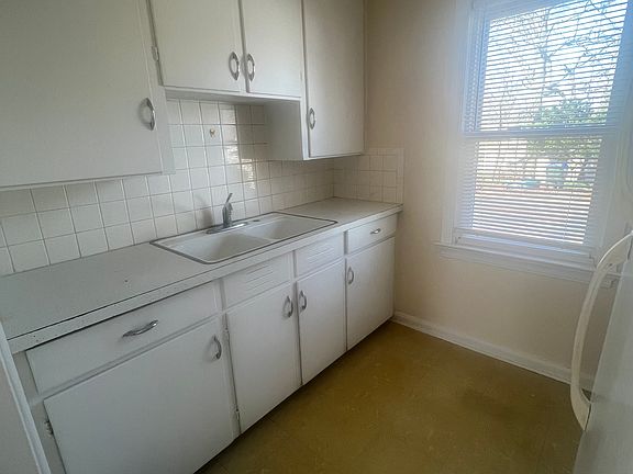 4th image of 2042 13th St #1