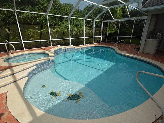 3rd image of 4 N Park Cir