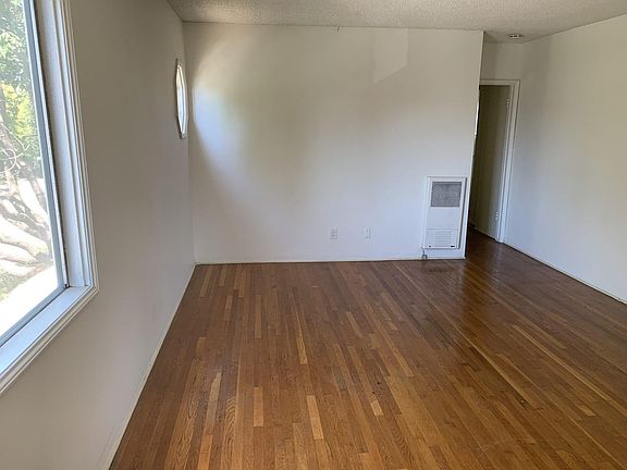 4th image of 220 Mira Mar Ave APT C