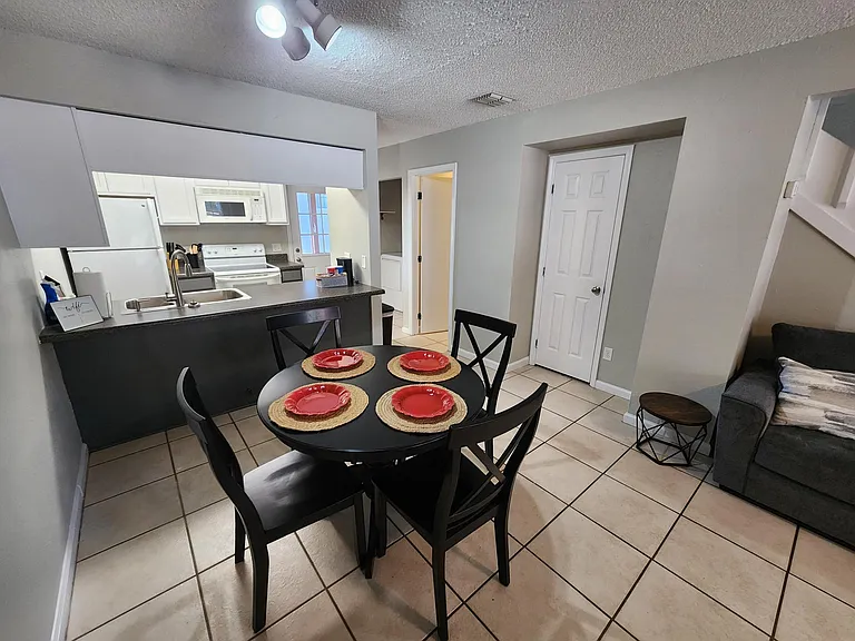2228 Timberwood Cir N — Photo 7