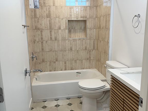 5th image of 245 E Avenue 38 #3821