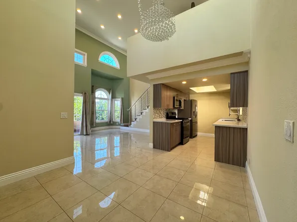 5102 Tujunga Ave APT 12, North Hollywood, CA 91601