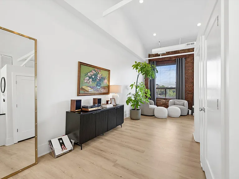 1000 W Diversey Pkwy #G — Photo 4