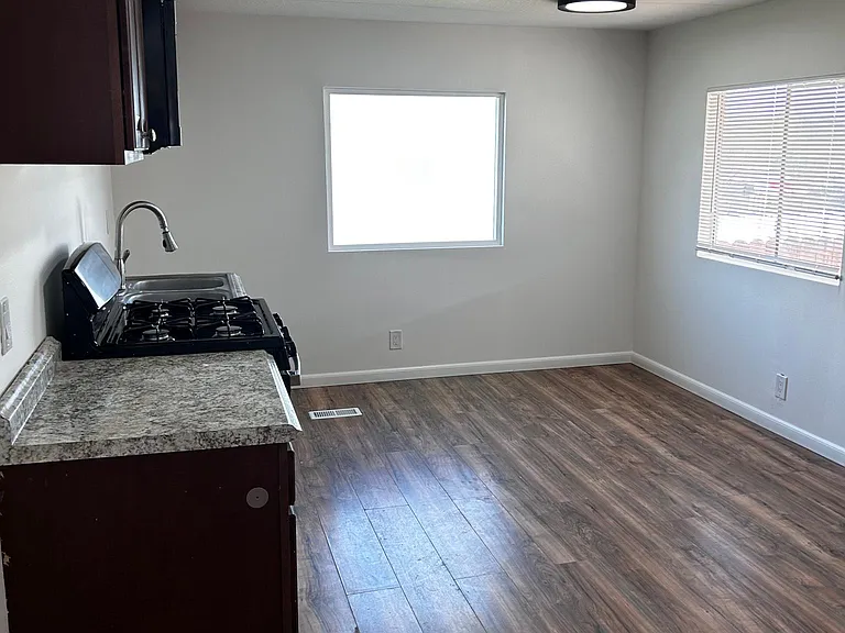 26603 Amanda Ave — Photo 3