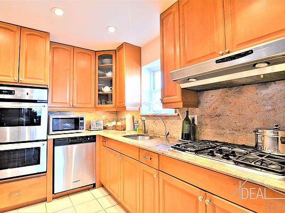 5th image of 2110 Broadway
