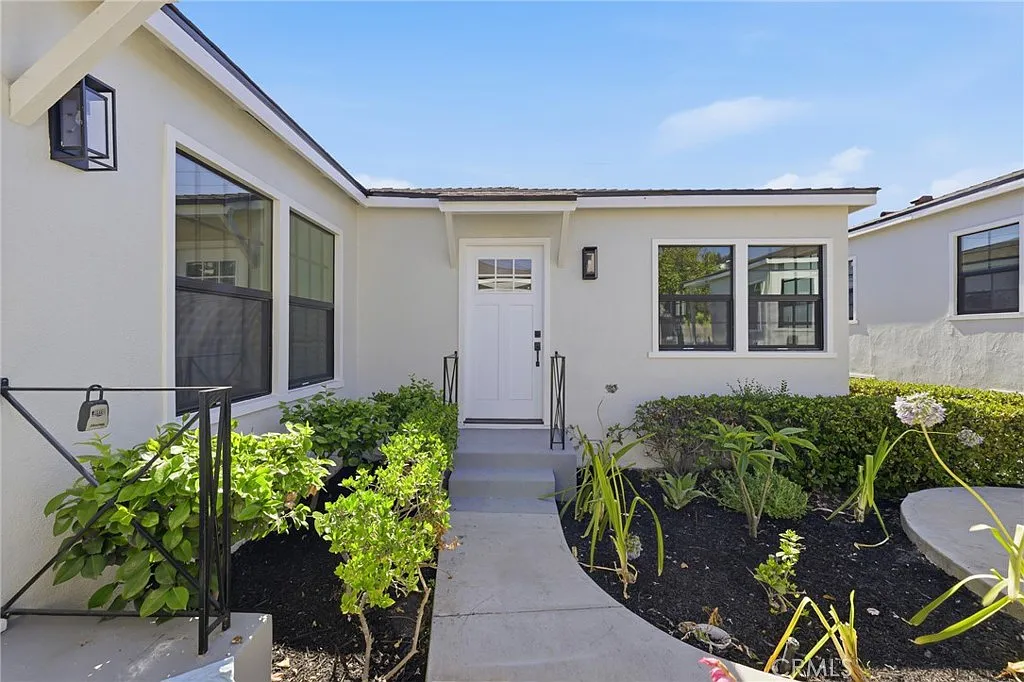 2 bed, 850 sqft, $3,200 — Photo 1