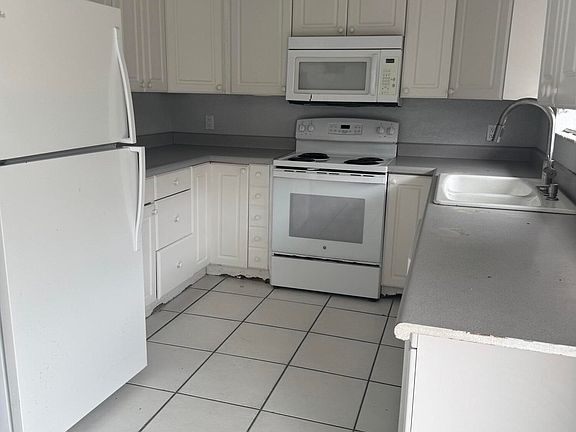 2nd image of 5336 Bosque Lane #95