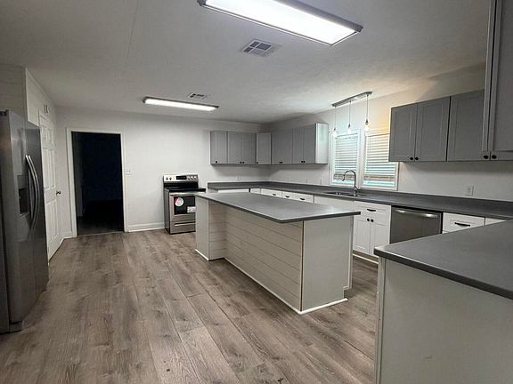 5th image of 810 Patty St