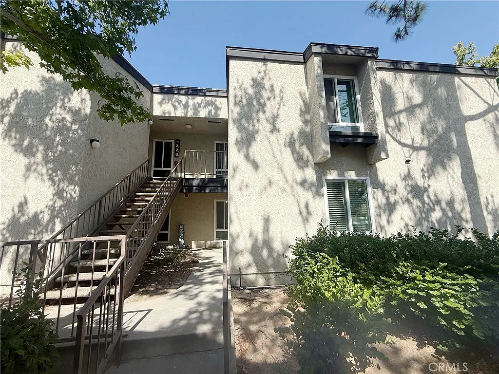 2 bed, 806 sqft, $2,680 — Photo 2