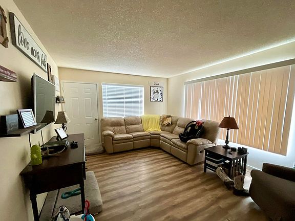 2nd image of 376 W Reservoir Dr
