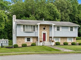 3 Pembroke Dr, Poughkeepsie, NY 12603