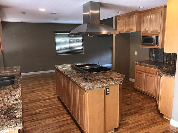 2nd image of 430 Seville Pl