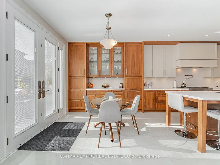 2118 Vineland Cres — Photo 21