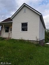 3rd image of 413 Silver Cliff St