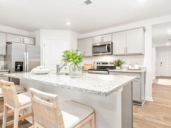 5th image of 2120 Montalvan Drive