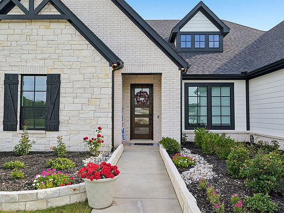 3rd image of 1065 Julian Dr