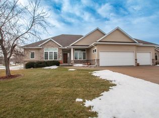 532 Sandstone Cir, Dakota Dunes, SD 57049