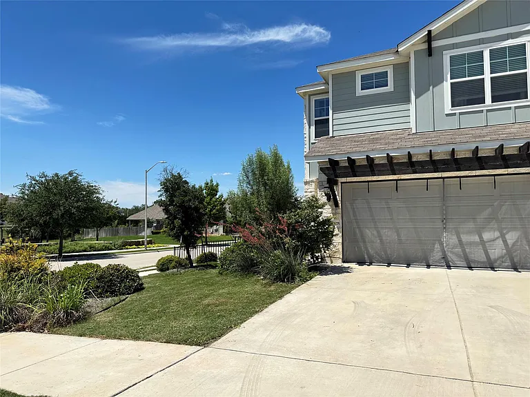 2328 Calvert Dr — Photo 6