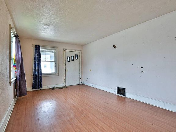 4th image of 743 Woodlawn Ave