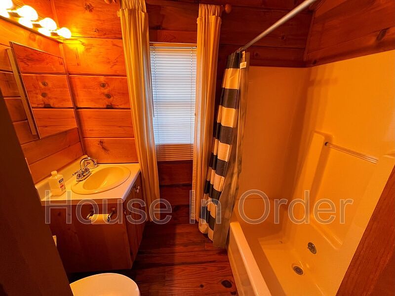 1st image of 115 Crider Cir