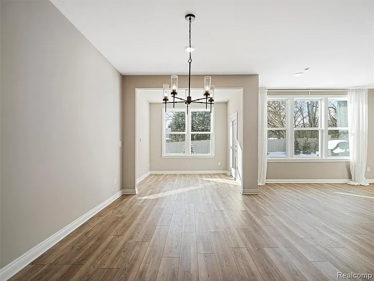 4021 Nottingham Cir — Photo 6