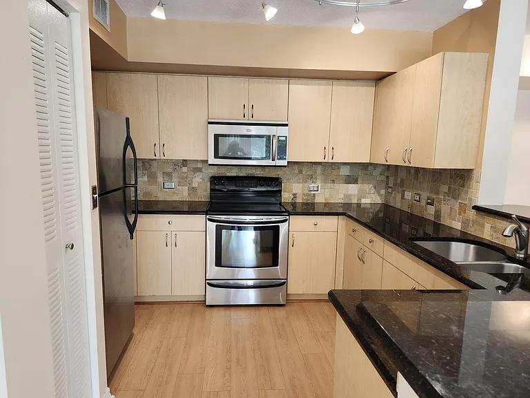 813 Villa Cir — Photo 1