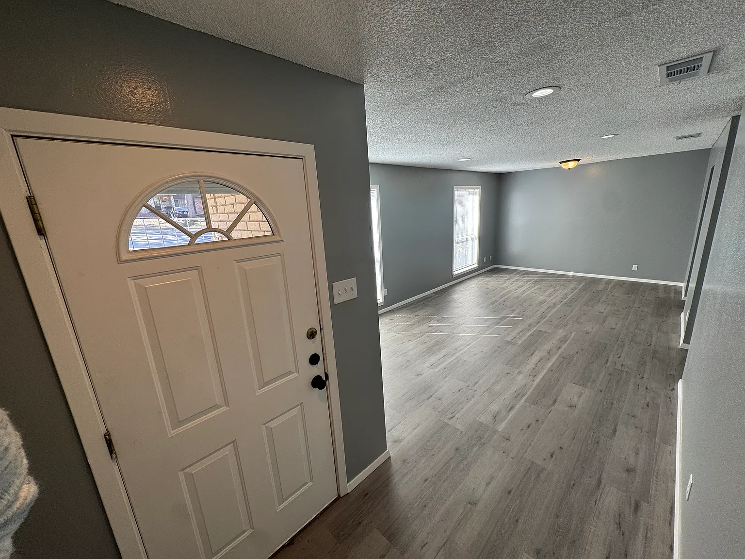 3 bed, 1400 sqft, $1,690 — Photo 2