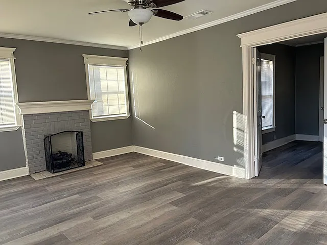 1126 E Houston St — Photo 4
