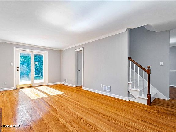 4th image of 135 Winthrop Avenue