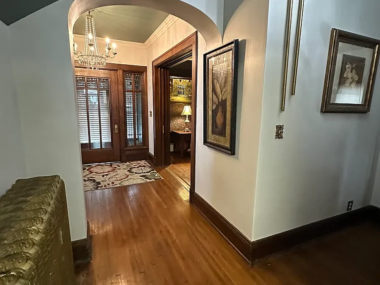 822 E Locust St #A — Photo 8