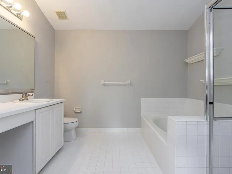 105 Farrington Ct — Photo 21