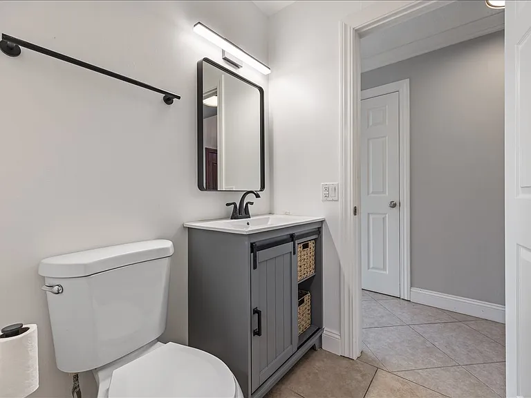 2740 Saint James Rd — Photo 35