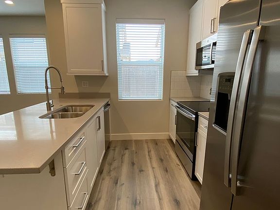 4th image of 530 E Goldline Dr