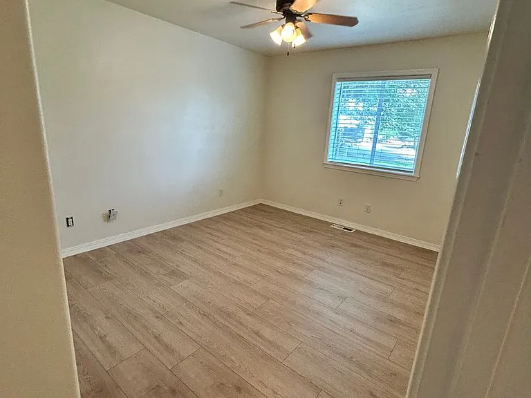 607 Desta St — Photo 25