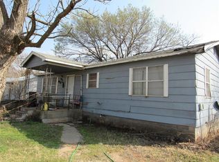 805 SW 4th St, Lindsay, OK 73052