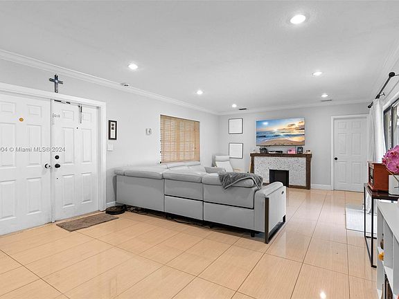 4th image of 10240 Bahama Dr