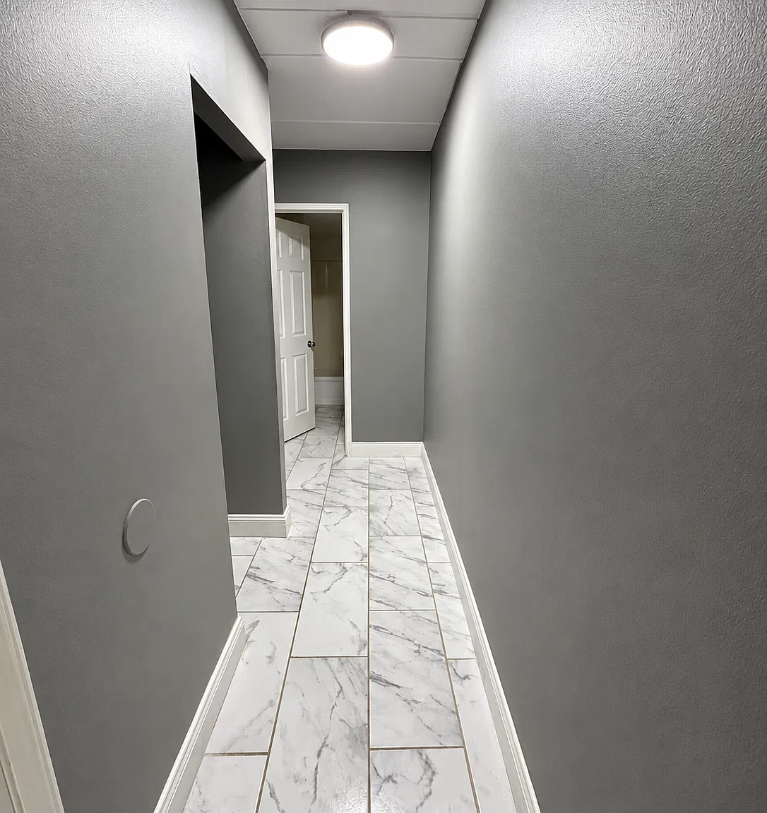 Hill Manor Apartments — Photo 1
