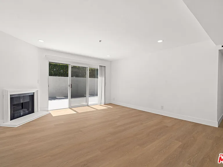 16100 W Sunset Blvd #109 — Photo 5