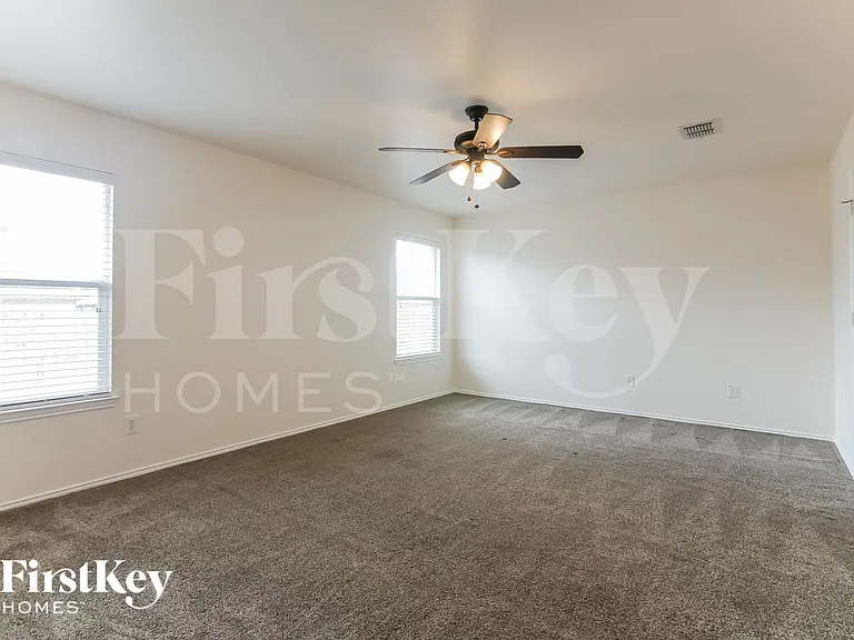 1305 Haley Ln — Photo 12