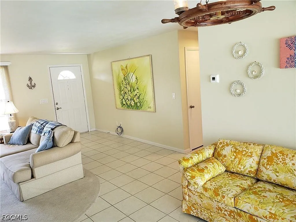 2 bed, 1.0 bath, 1047 sqft, $3,300 — Photo 3