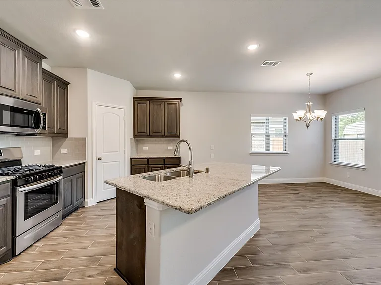 4008 Gray Wolf Dr — Photo 7