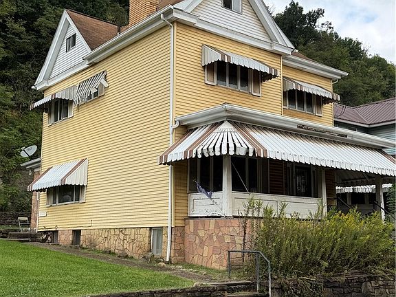2nd image of 115 Main St