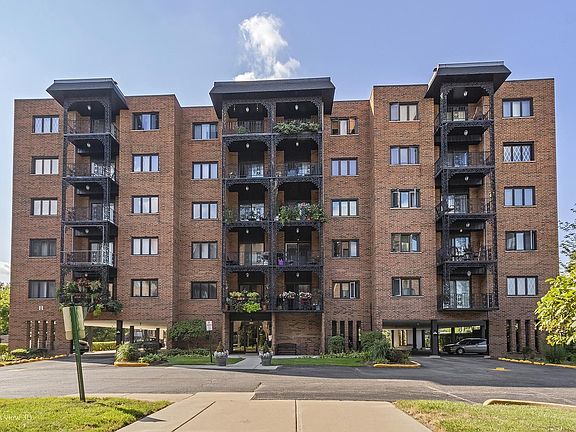 3rd image of 9395 Landings Ln Unit 401